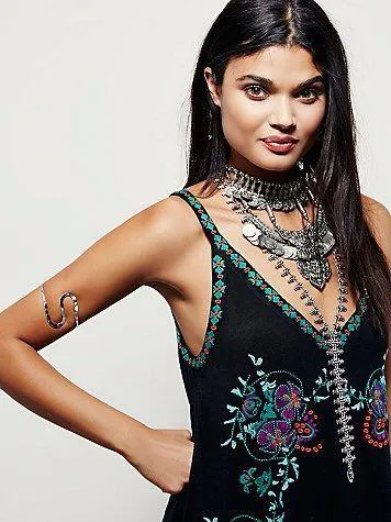Bohemia style V-Neck Retro embroidery in the long section of the dress 2 color