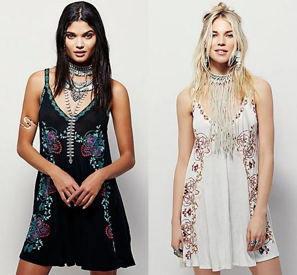 Bohemia style V-Neck Retro embroidery in the long section of the dress 2 color