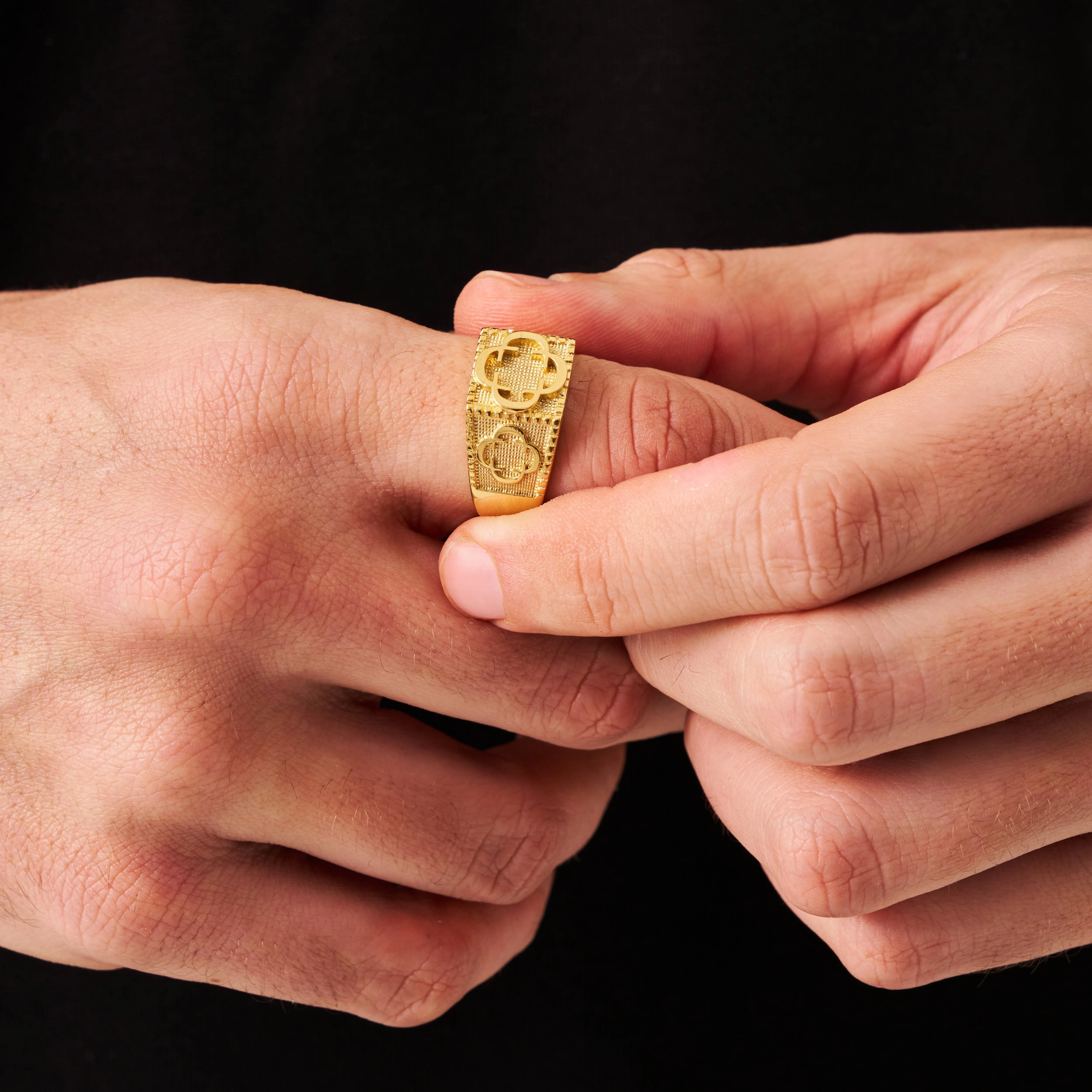Clover Sovereign Ring (Test)